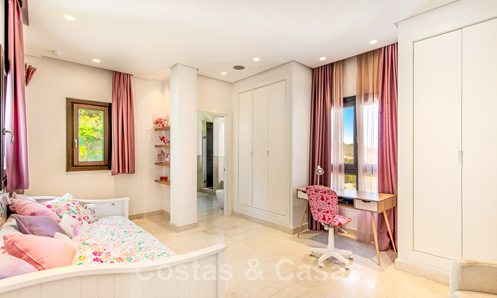 Villa contemporaine de luxe à vendre, située en position élevée avec vue panoramique sur la mer, à Marbella Est 43826