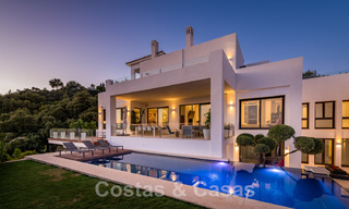 Villa contemporaine de luxe à vendre, située en position élevée avec vue panoramique sur la mer, à Marbella Est 43856 