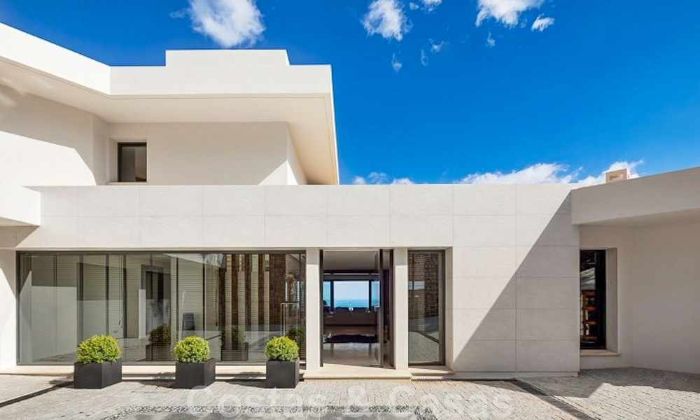 Villa moderne de luxe à vendre avec vue sur la mer et intérieur lumineux, dans la station de golf exclusive de La Zagaleta, Benahavis - Marbella 44349