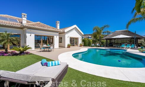 Vente d'une villa de caractère à l'architecture andalouse contemporaine, entourée de terrains de golf dans un complexe de golf 5 étoiles à Marbella - Benahavis 44890
