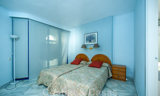 Vente d'un appartement spacieux avec une terrasse et une piscine privée, plage de seconde ligne dans le centre de Marbella 44942 