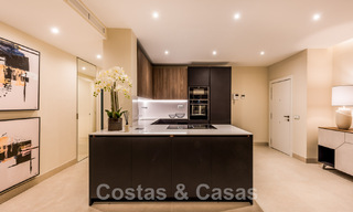 Appartement prêt à emménager, récemment rénové, à vendre dans un complexe de plage, avec vue sur la mer, sur le New Golden Mile, Estepona 46720 