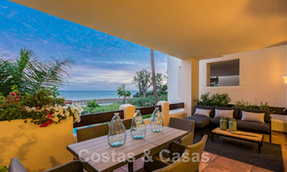 Appartement prêt à emménager, récemment rénové, à vendre dans un complexe de plage, avec vue sur la mer, sur le New Golden Mile, Estepona 46736 