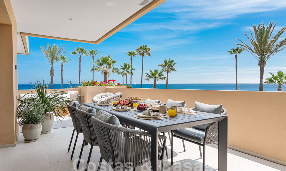 Spacieux appartement rénové à vendre dans un complexe de plage avec vue panoramique sur la mer, sur le nouveau Golden Mile entre Marbella et Estepona 54930