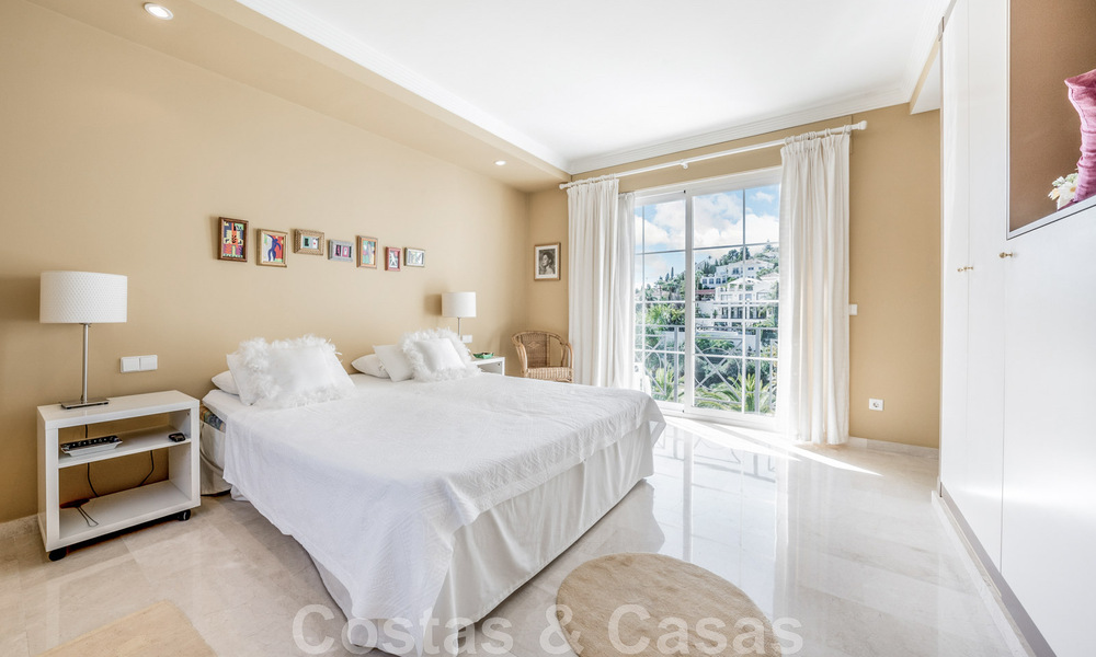 Charmante villa andalouse à vendre avec vue sur le terrain de golf dans un quartier résidentiel très convoité de La Quinta, Benahavis - Marbella 47693