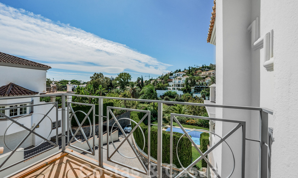 Charmante villa andalouse à vendre avec vue sur le terrain de golf dans un quartier résidentiel très convoité de La Quinta, Benahavis - Marbella 47694