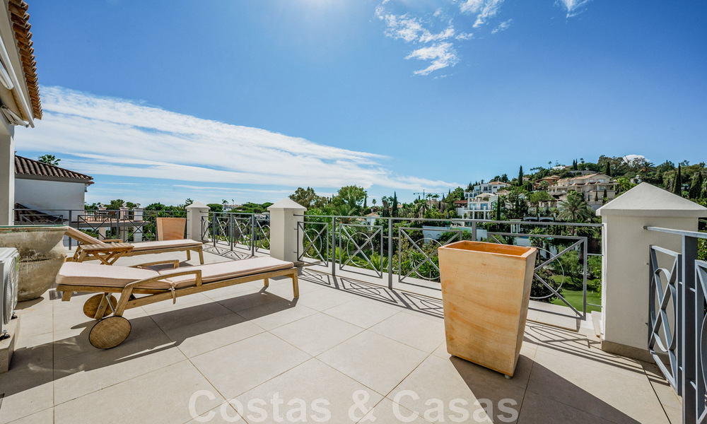 Charmante villa andalouse à vendre avec vue sur le terrain de golf dans un quartier résidentiel très convoité de La Quinta, Benahavis - Marbella 47695