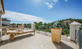 Charmante villa andalouse à vendre avec vue sur le terrain de golf dans un quartier résidentiel très convoité de La Quinta, Benahavis - Marbella 47695 