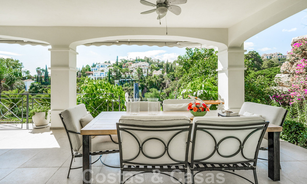 Charmante villa andalouse à vendre avec vue sur le terrain de golf dans un quartier résidentiel très convoité de La Quinta, Benahavis - Marbella 47702