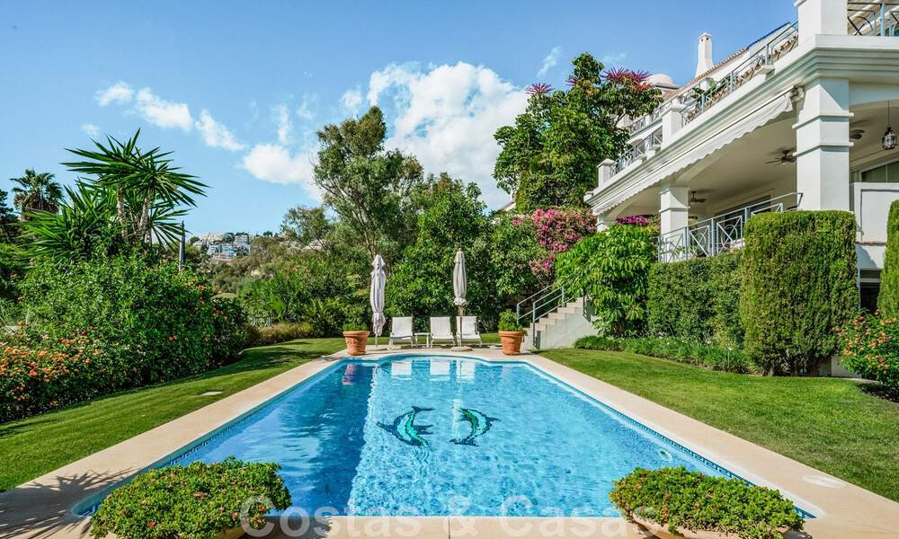 Charmante villa andalouse à vendre avec vue sur le terrain de golf dans un quartier résidentiel très convoité de La Quinta, Benahavis - Marbella 47703