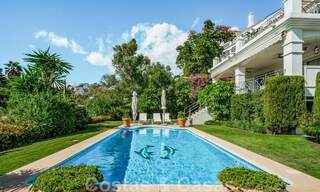 Charmante villa andalouse à vendre avec vue sur le terrain de golf dans un quartier résidentiel très convoité de La Quinta, Benahavis - Marbella 47703 