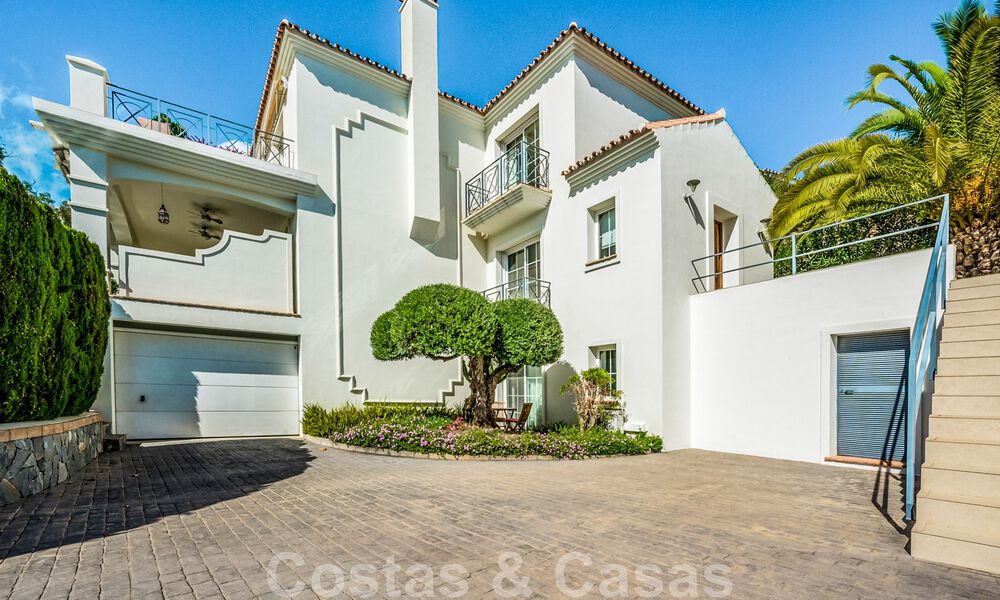 Charmante villa andalouse à vendre avec vue sur le terrain de golf dans un quartier résidentiel très convoité de La Quinta, Benahavis - Marbella 47704