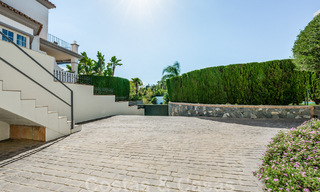 Charmante villa andalouse à vendre avec vue sur le terrain de golf dans un quartier résidentiel très convoité de La Quinta, Benahavis - Marbella 47705 
