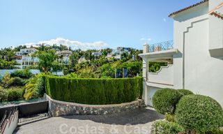 Charmante villa andalouse à vendre avec vue sur le terrain de golf dans un quartier résidentiel très convoité de La Quinta, Benahavis - Marbella 47706 
