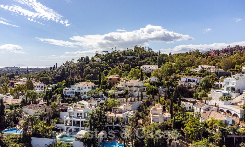 Charmante villa andalouse à vendre avec vue sur le terrain de golf dans un quartier résidentiel très convoité de La Quinta, Benahavis - Marbella 47709