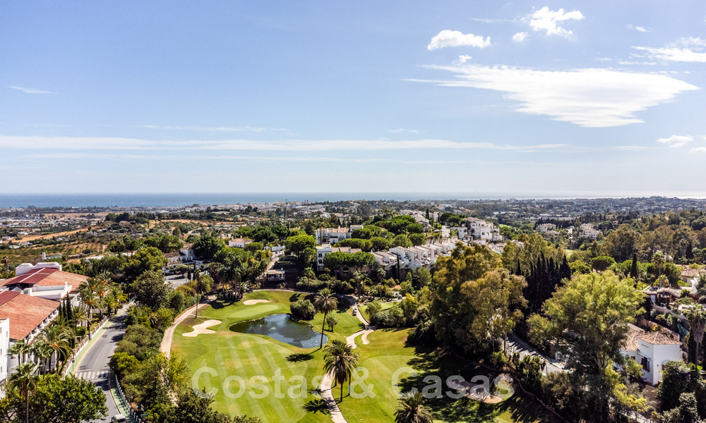 Charmante villa andalouse à vendre avec vue sur le terrain de golf dans un quartier résidentiel très convoité de La Quinta, Benahavis - Marbella 47710