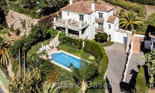 Charmante villa andalouse à vendre avec vue sur le terrain de golf dans un quartier résidentiel très convoité de La Quinta, Benahavis - Marbella 47711 