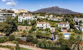 Charmante villa andalouse à vendre avec vue sur le terrain de golf dans un quartier résidentiel très convoité de La Quinta, Benahavis - Marbella 47712 