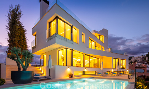 Villa architecturale de luxe à vendre avec vue panoramique sur la mer, dans un quartier résidentiel très convoité de La Quinta, Benahavis - Marbella 47954
