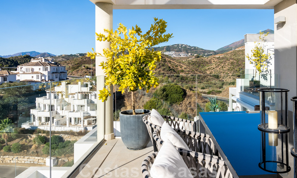 Vente d'un penthouse moderne, prêt à emménager, avec vue sur la mer, dans un complexe moderne de Nueva Andalucia, Marbella 47907
