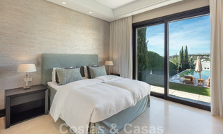 Villa de luxe méditerranéenne indépendante à vendre avec vue sur la mer, entourée de terrains de golf à Nueva Andalucia, Marbella 50725 
