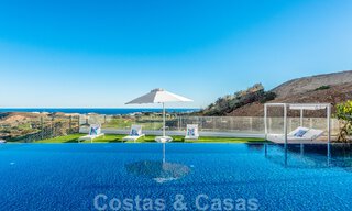 Spacieux penthouse à vendre, prêt à être emménagé, avec piscine privée et vue panoramique sur le golf et la mer, à proximité d'un club de golf très prisé à La Cala, Mijas 50473 