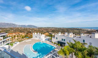 Spacieux penthouse à vendre, prêt à être emménagé, avec piscine privée et vue panoramique sur le golf et la mer, à proximité d'un club de golf très prisé à La Cala, Mijas 50517 