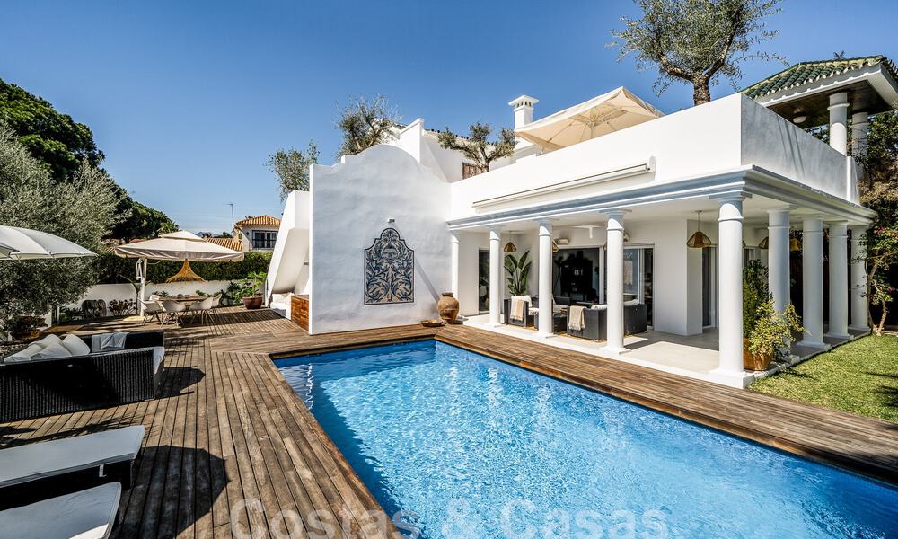 Villa de luxe à vendre dans un style architectural andalou à l'est du centre de Marbella, à deux pas des dunes et de la plage 52654