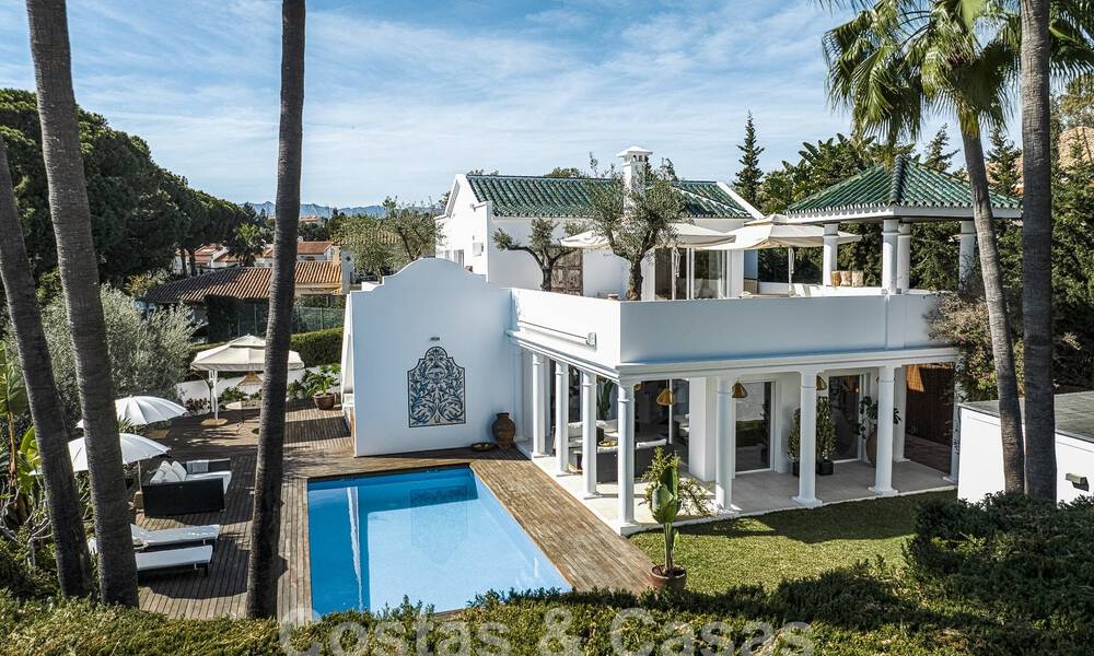 Villa de luxe à vendre dans un style architectural andalou à l'est du centre de Marbella, à deux pas des dunes et de la plage 52671
