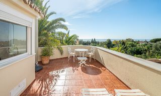 Villa traditionnelle méditerranéenne de luxe à vendre avec vue sur la mer dans une communauté fermée sur le Golden Mile de Marbella 54398 