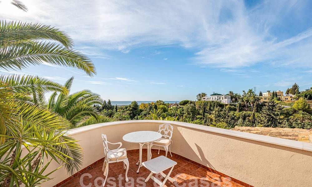 Villa traditionnelle méditerranéenne de luxe à vendre avec vue sur la mer dans une communauté fermée sur le Golden Mile de Marbella 54399