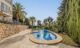 Villa traditionnelle méditerranéenne de luxe à vendre avec vue sur la mer dans une communauté fermée sur le Golden Mile de Marbella 54401 