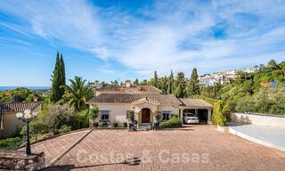 Villa traditionnelle méditerranéenne de luxe à vendre avec vue sur la mer dans une communauté fermée sur le Golden Mile de Marbella 54403 