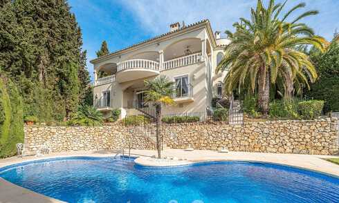Villa traditionnelle méditerranéenne de luxe à vendre avec vue sur la mer dans une communauté fermée sur le Golden Mile de Marbella 54405