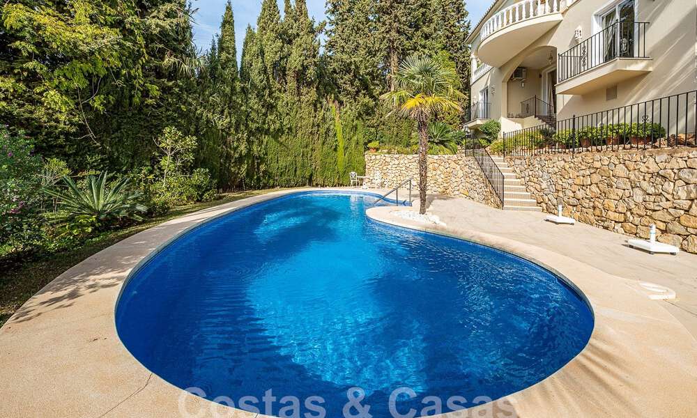 Villa traditionnelle méditerranéenne de luxe à vendre avec vue sur la mer dans une communauté fermée sur le Golden Mile de Marbella 54406