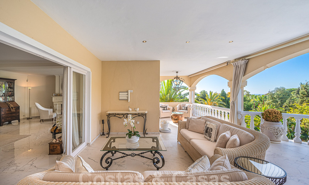 Villa traditionnelle méditerranéenne de luxe à vendre avec vue sur la mer dans une communauté fermée sur le Golden Mile de Marbella 54409
