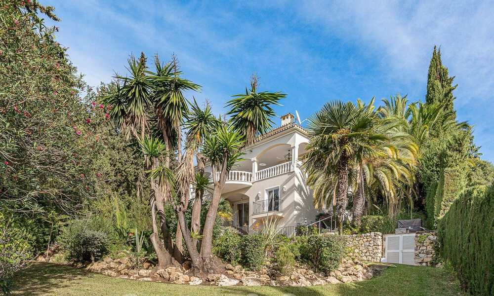 Villa traditionnelle méditerranéenne de luxe à vendre avec vue sur la mer dans une communauté fermée sur le Golden Mile de Marbella 54416