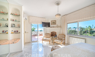 Villa traditionnelle méditerranéenne de luxe à vendre avec vue sur la mer dans une communauté fermée sur le Golden Mile de Marbella 54417 