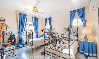 Villa traditionnelle méditerranéenne de luxe à vendre avec vue sur la mer dans une communauté fermée sur le Golden Mile de Marbella 54420 