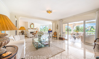 Villa traditionnelle méditerranéenne de luxe à vendre avec vue sur la mer dans une communauté fermée sur le Golden Mile de Marbella 54423 