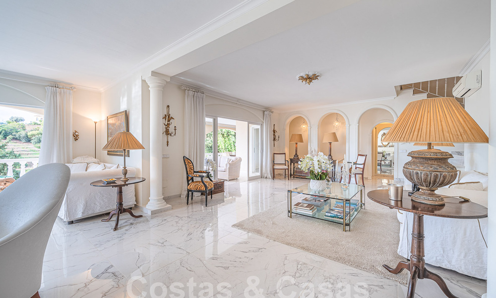 Villa traditionnelle méditerranéenne de luxe à vendre avec vue sur la mer dans une communauté fermée sur le Golden Mile de Marbella 54424