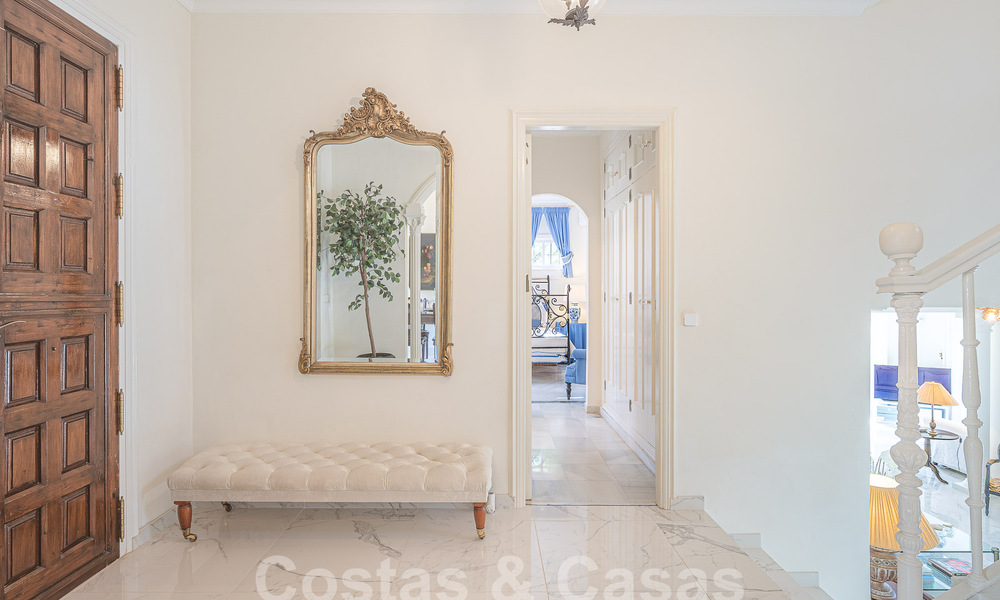 Villa traditionnelle méditerranéenne de luxe à vendre avec vue sur la mer dans une communauté fermée sur le Golden Mile de Marbella 54434