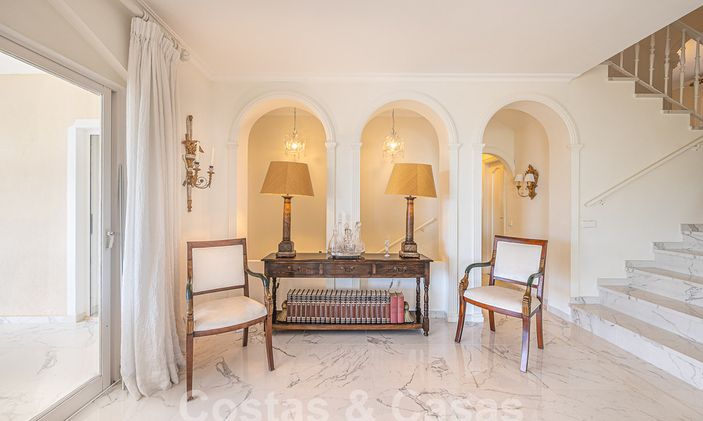 Villa traditionnelle méditerranéenne de luxe à vendre avec vue sur la mer dans une communauté fermée sur le Golden Mile de Marbella 54435