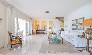 Villa traditionnelle méditerranéenne de luxe à vendre avec vue sur la mer dans une communauté fermée sur le Golden Mile de Marbella 54436 