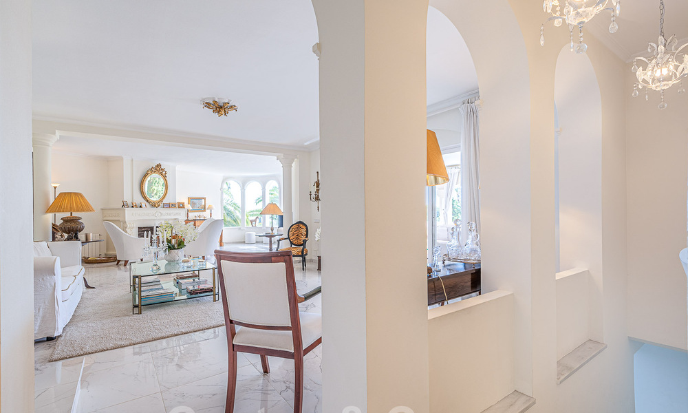 Villa traditionnelle méditerranéenne de luxe à vendre avec vue sur la mer dans une communauté fermée sur le Golden Mile de Marbella 54437
