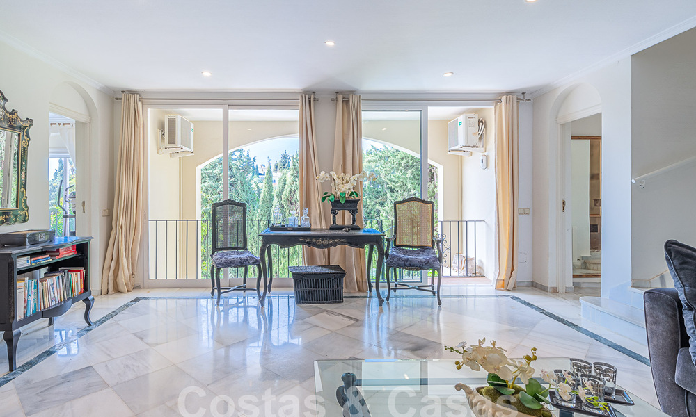 Villa traditionnelle méditerranéenne de luxe à vendre avec vue sur la mer dans une communauté fermée sur le Golden Mile de Marbella 54441