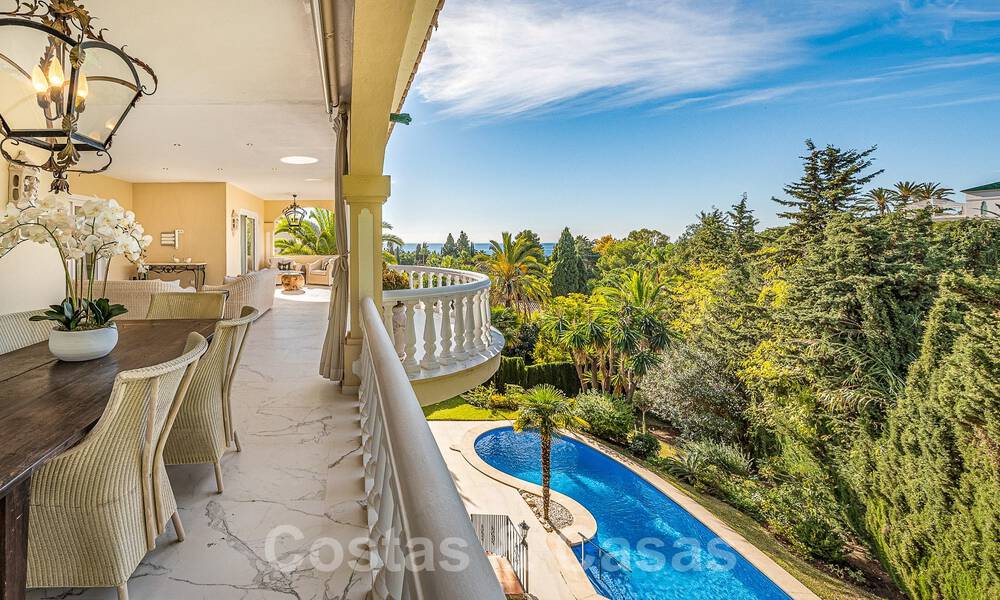 Villa traditionnelle méditerranéenne de luxe à vendre avec vue sur la mer dans une communauté fermée sur le Golden Mile de Marbella 54446