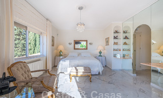 Villa traditionnelle méditerranéenne de luxe à vendre avec vue sur la mer dans une communauté fermée sur le Golden Mile de Marbella 54454 