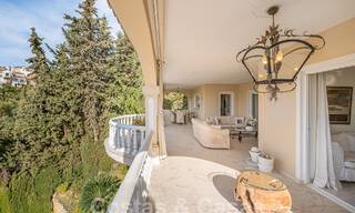 Villa traditionnelle méditerranéenne de luxe à vendre avec vue sur la mer dans une communauté fermée sur le Golden Mile de Marbella 54456 