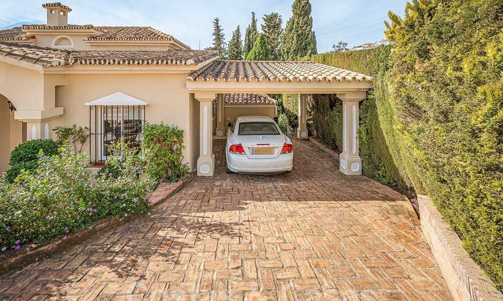 Villa traditionnelle méditerranéenne de luxe à vendre avec vue sur la mer dans une communauté fermée sur le Golden Mile de Marbella 54463